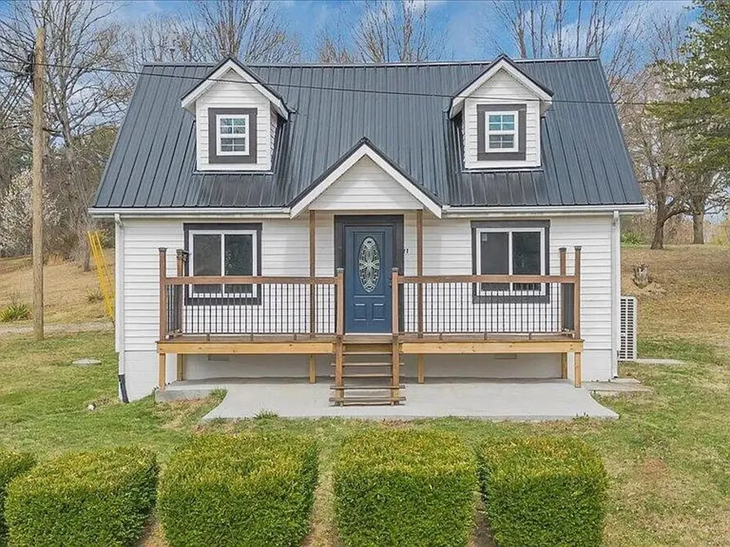 27 Church Street Spencer TN 38585
