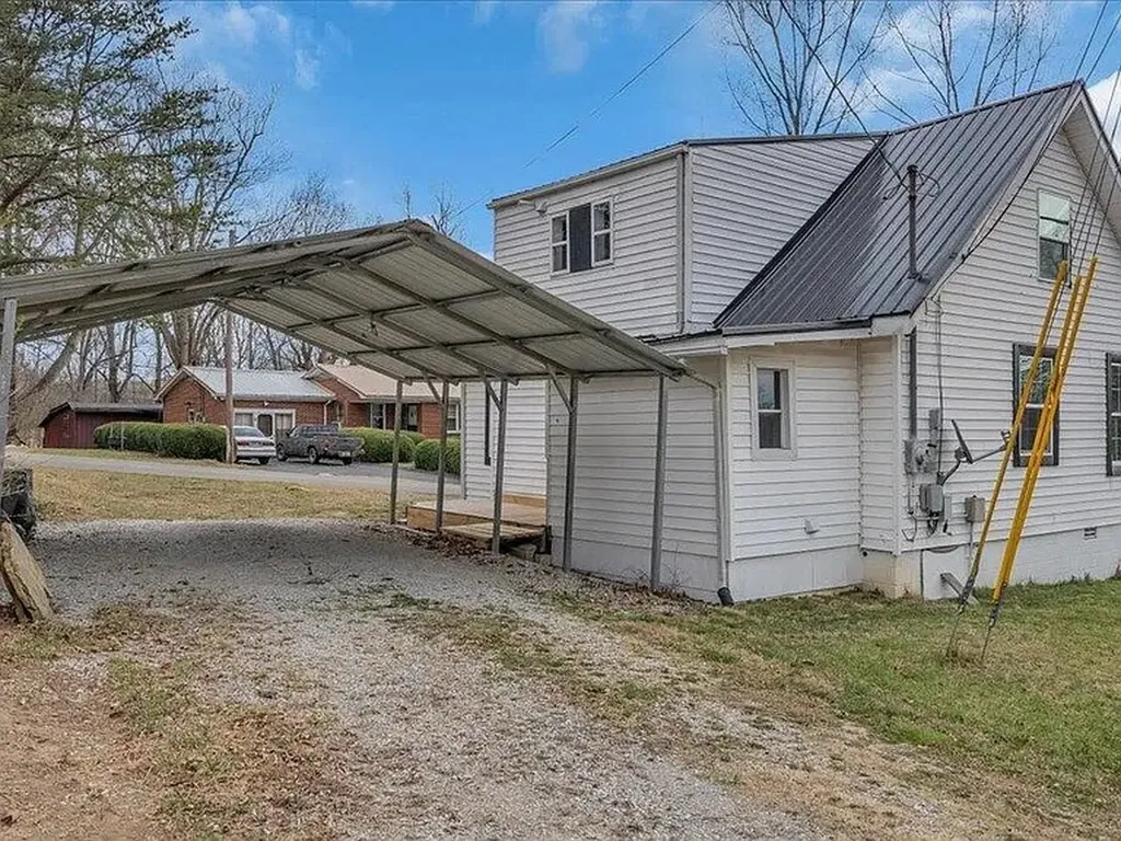 27 Church Street Spencer TN 38585