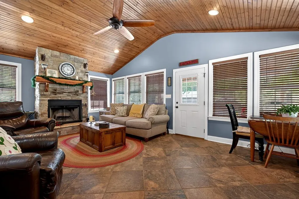 80 Hidden Hollow Lane Celina TN 38551