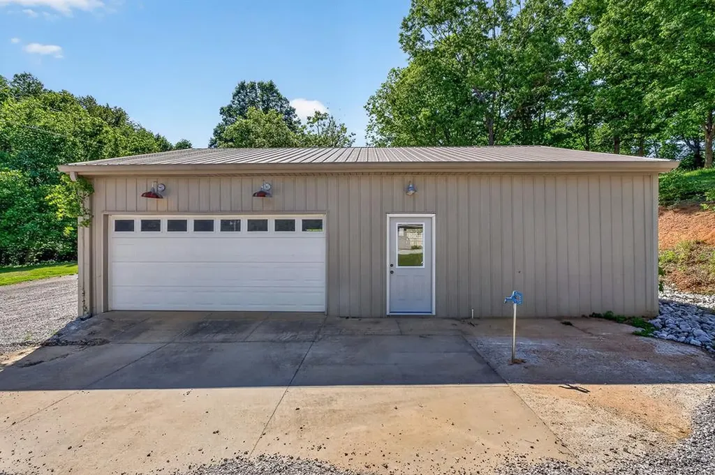80 Hidden Hollow Lane Celina TN 38551