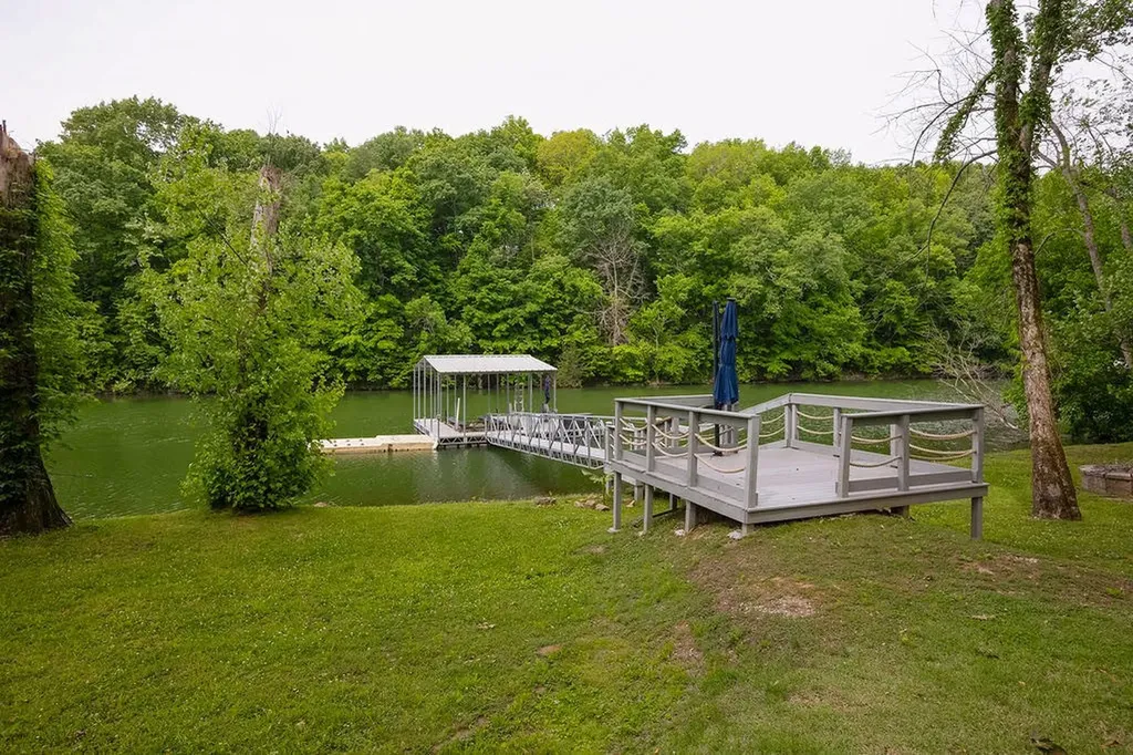 263 River Oaks Drive Sparta TN 38583