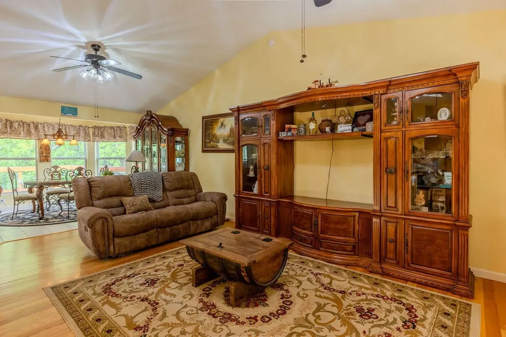 263 River Oaks Drive Sparta TN 38583