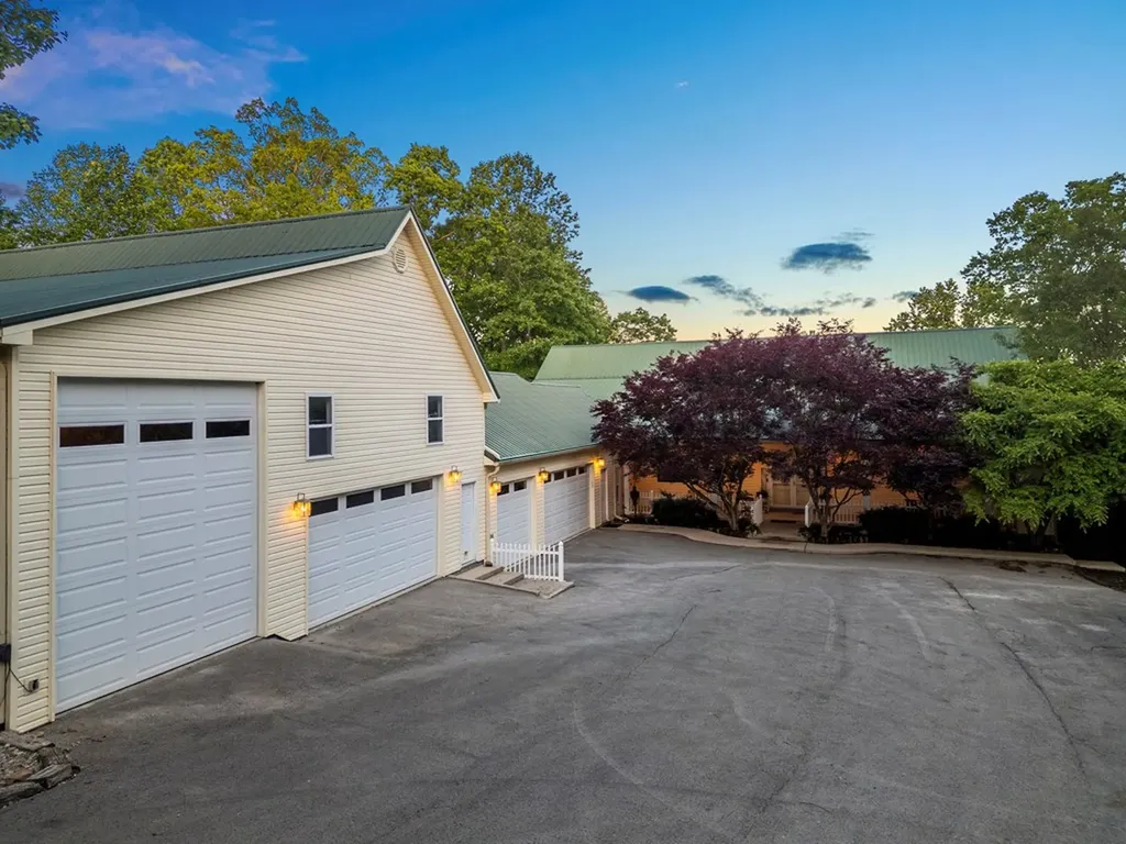 513 Cumberland Cove Road Monterey TN 38574