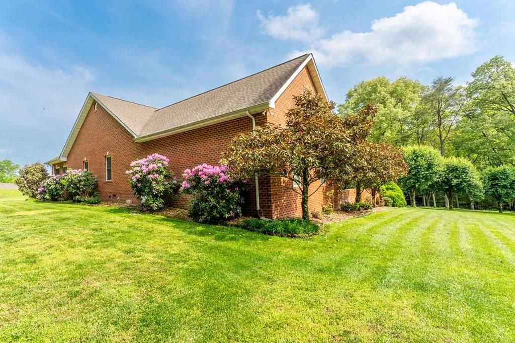 320 E Iron Wood Circle Crossville TN 38571