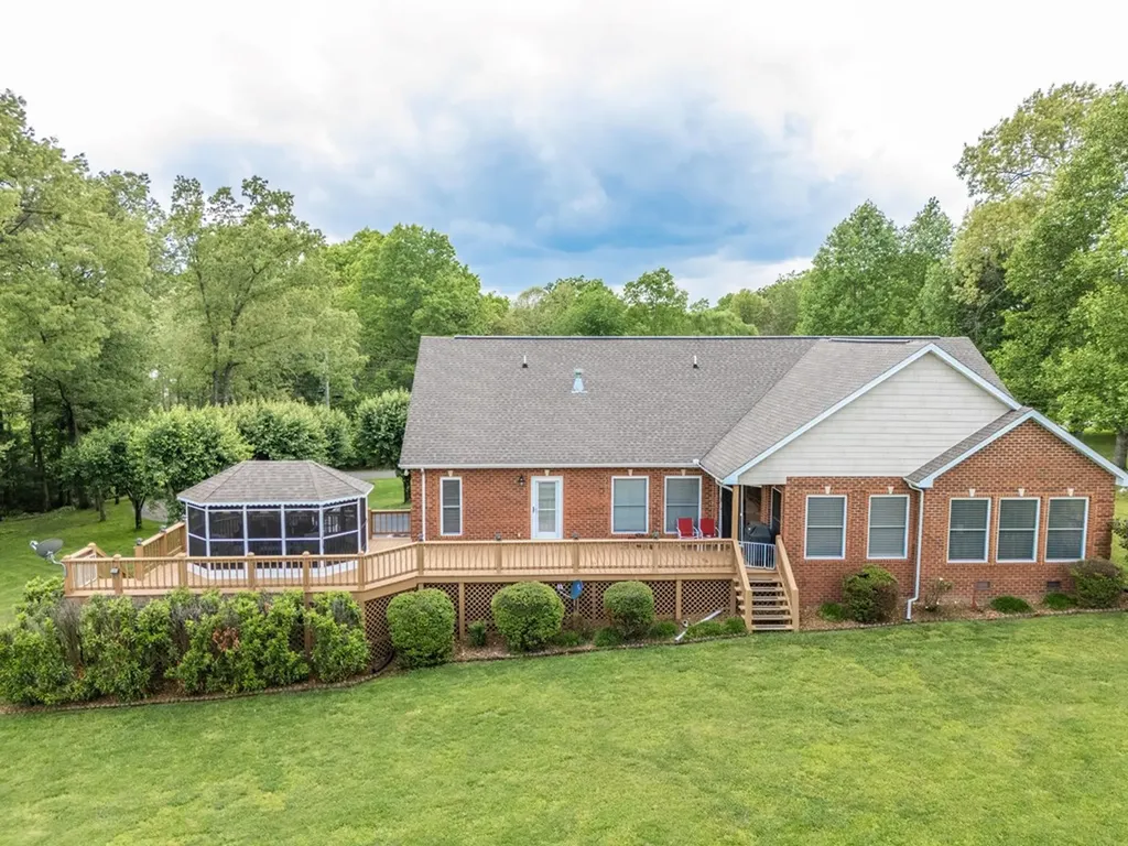 320 E Iron Wood Circle Crossville TN 38571