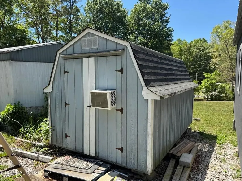 1022 Spring Hill Circle Jamestown TN 38556-5681