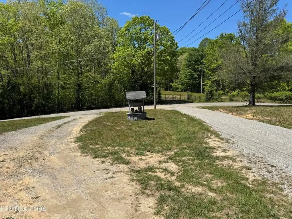 1022 Spring Hill Circle Jamestown TN 38556-5681
