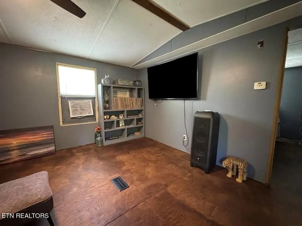 1022 Spring Hill Circle Jamestown TN 38556-5681
