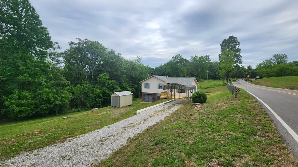 1825 Freehill Road Celina TN 38551