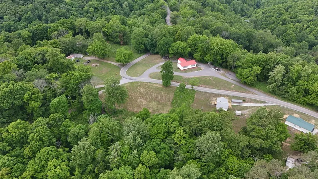 1825 Freehill Road Celina TN 38551