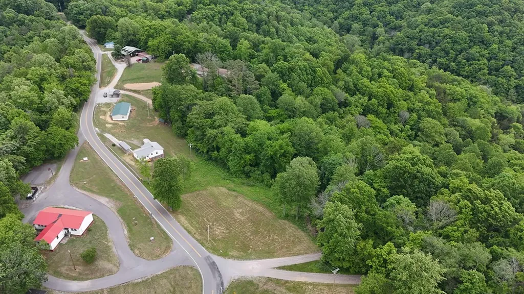 1825 Freehill Road Celina TN 38551
