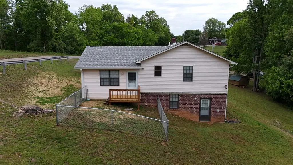 1825 Freehill Road Celina TN 38551