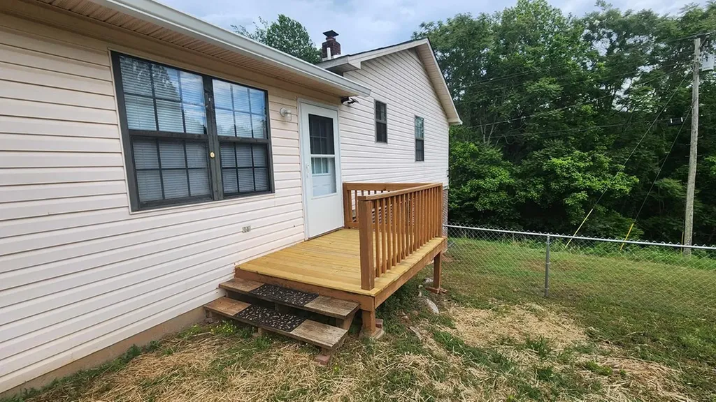 1825 Freehill Road Celina TN 38551