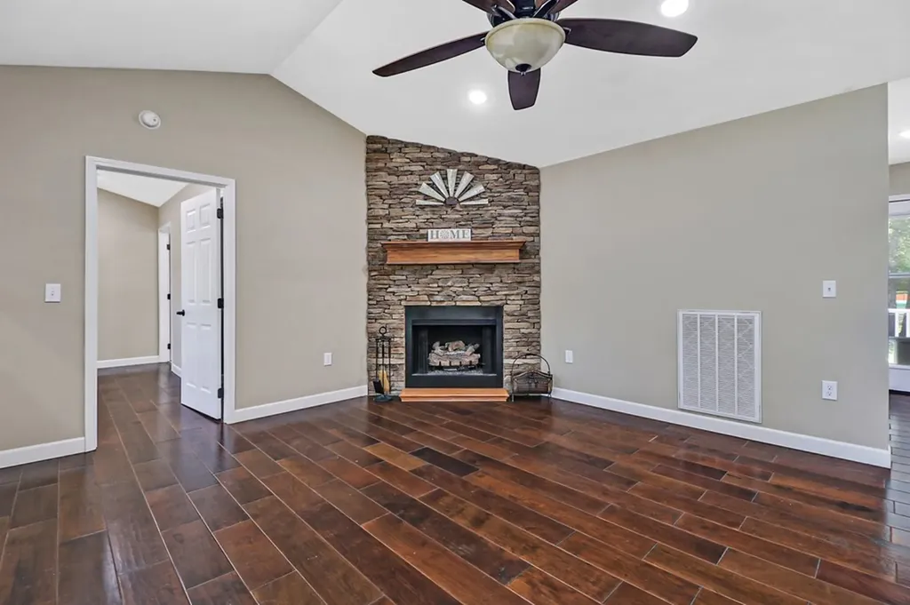 874 Deer Lodge Highway Clarkrange TN 38553