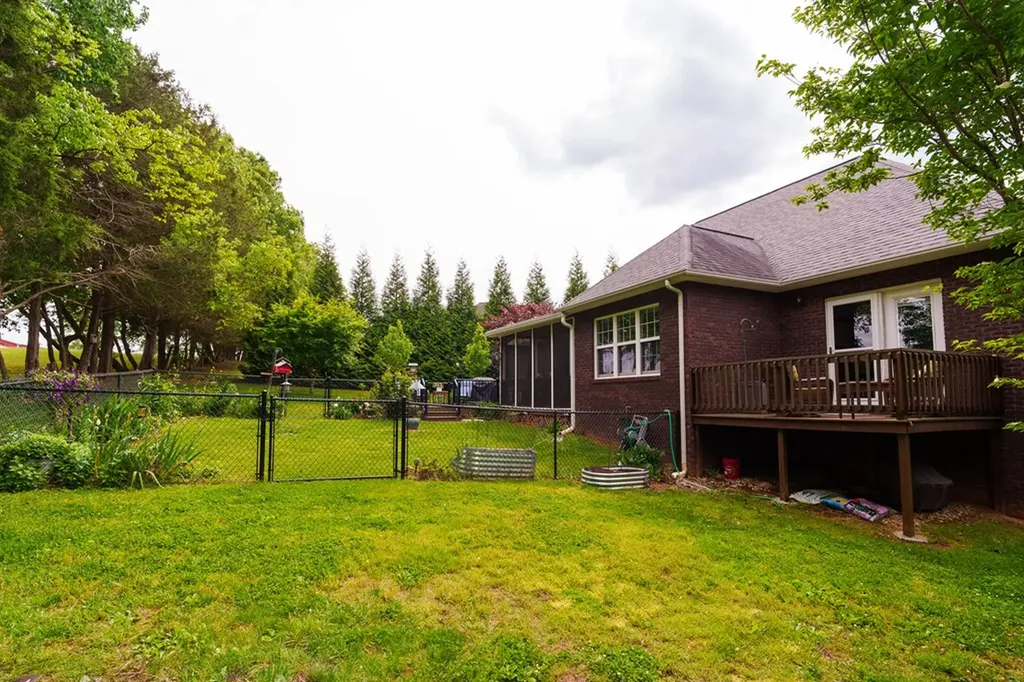 274 Landmark Circle Sparta TN 38583