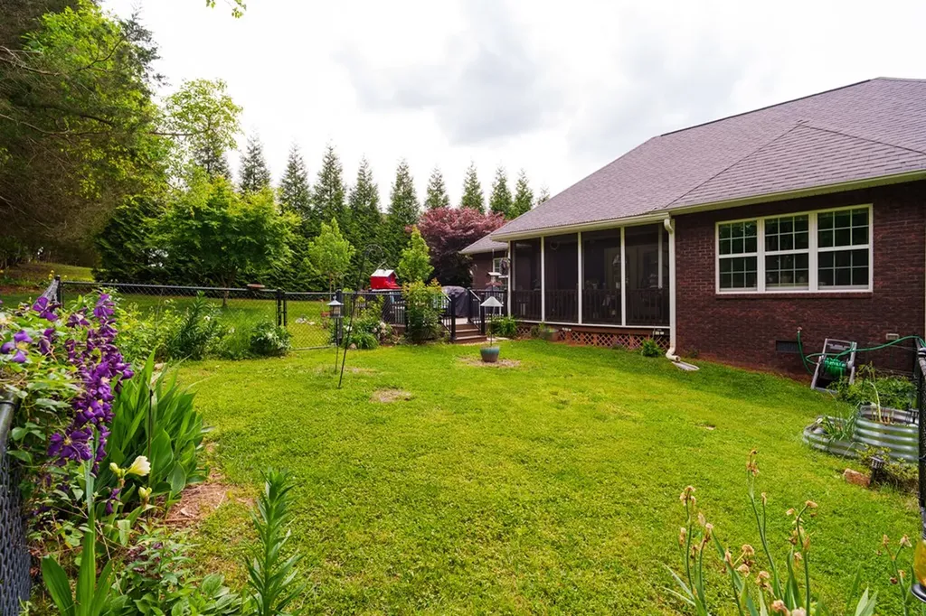 274 Landmark Circle Sparta TN 38583