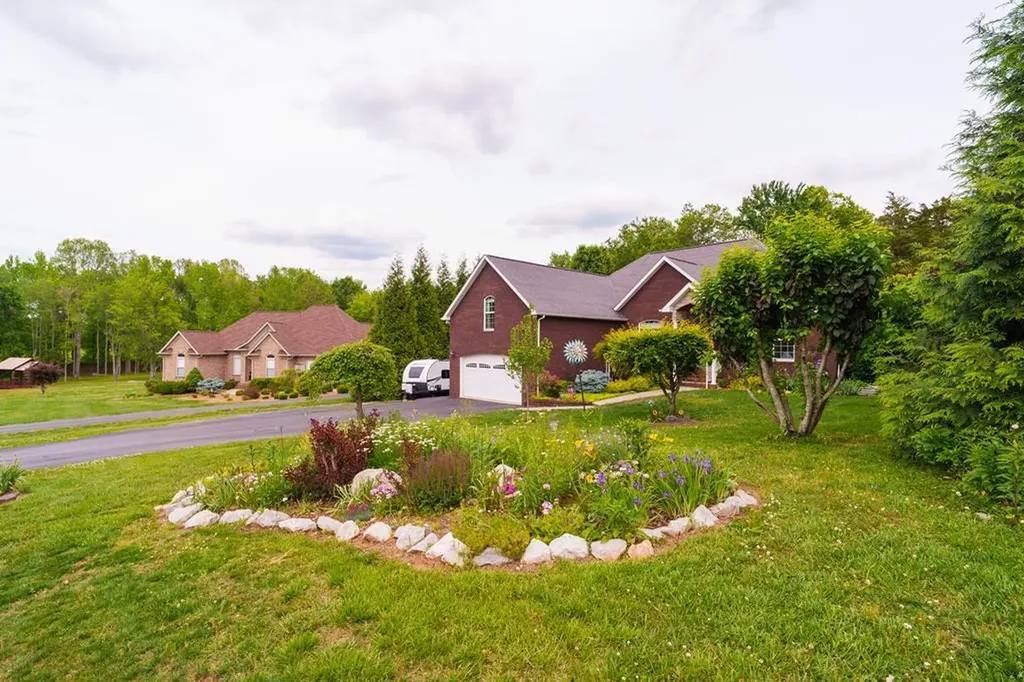 274 Landmark Circle Sparta TN 38583