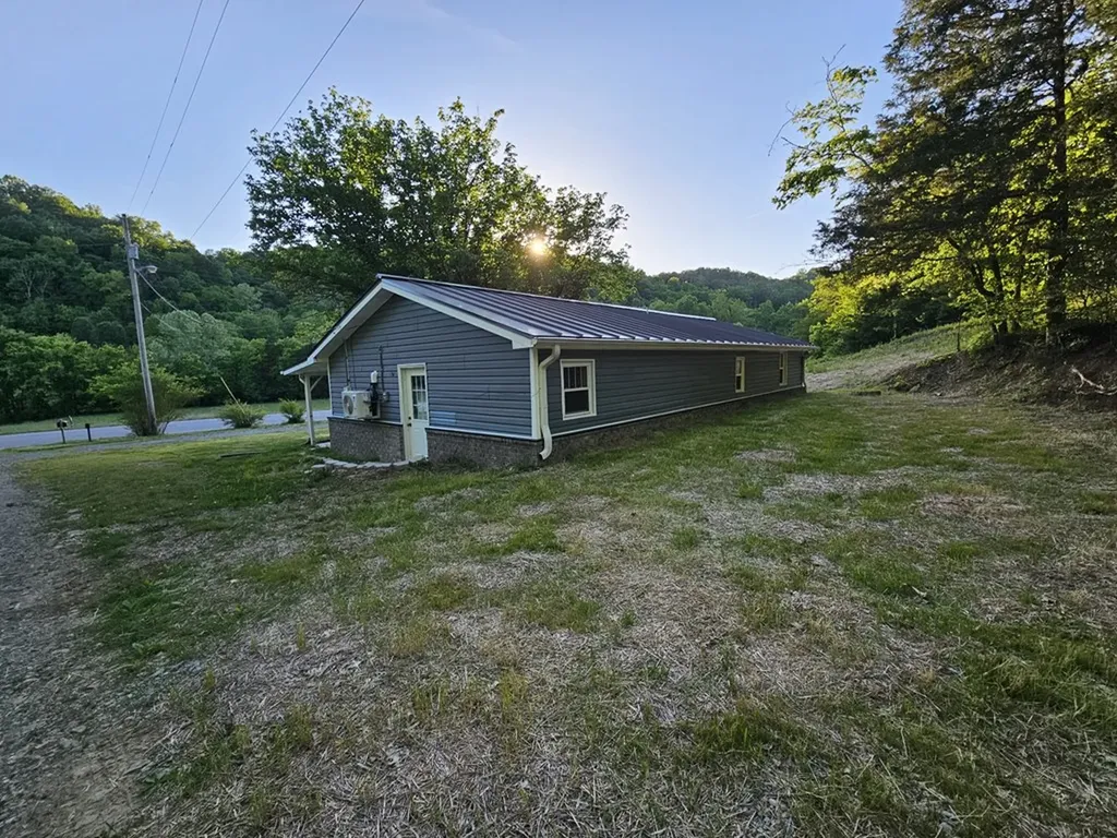 3337 Hartsville Road Lafayette TN 37083
