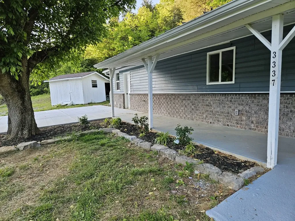3337 Hartsville Road Lafayette TN 37083
