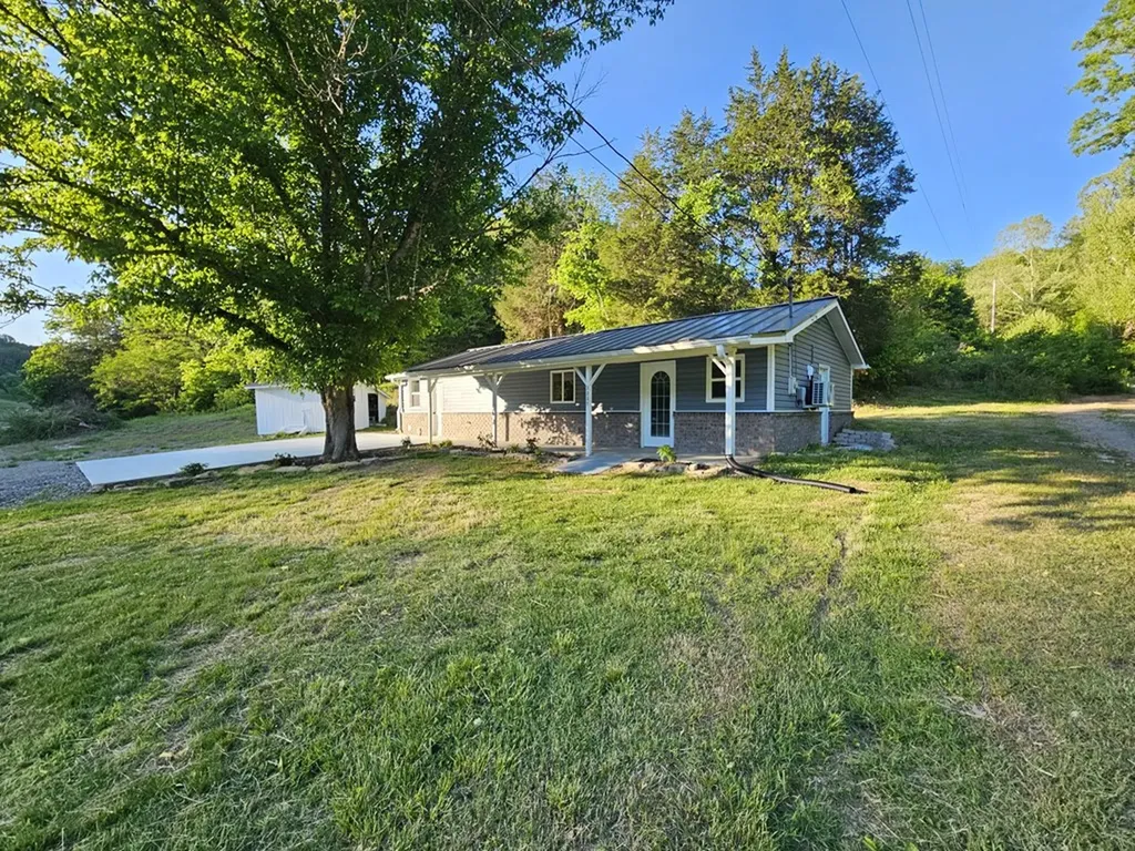 3337 Hartsville Road Lafayette TN 37083
