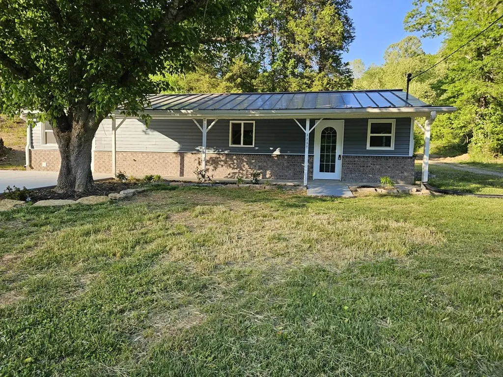 3337 Hartsville Road Lafayette TN 37083