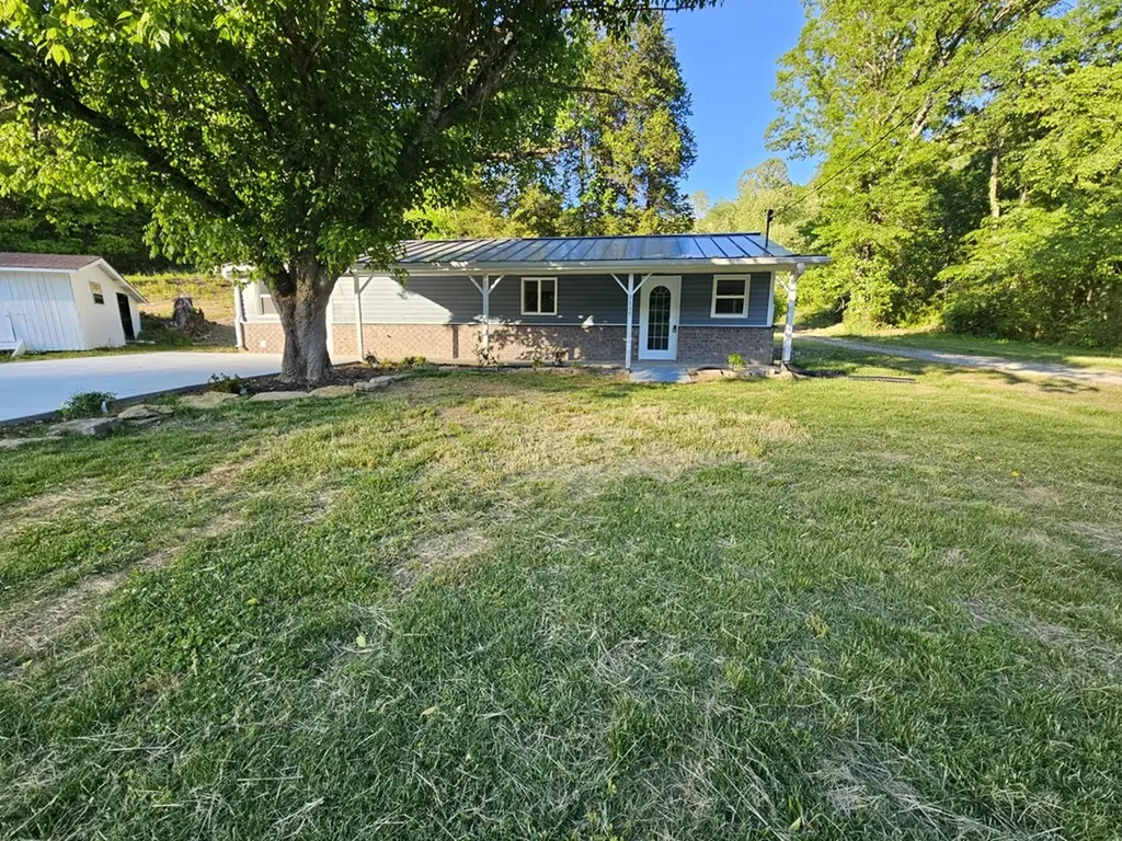 3337 Hartsville Road Lafayette TN 37083