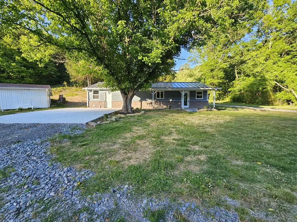 3337 Hartsville Road Lafayette TN 37083