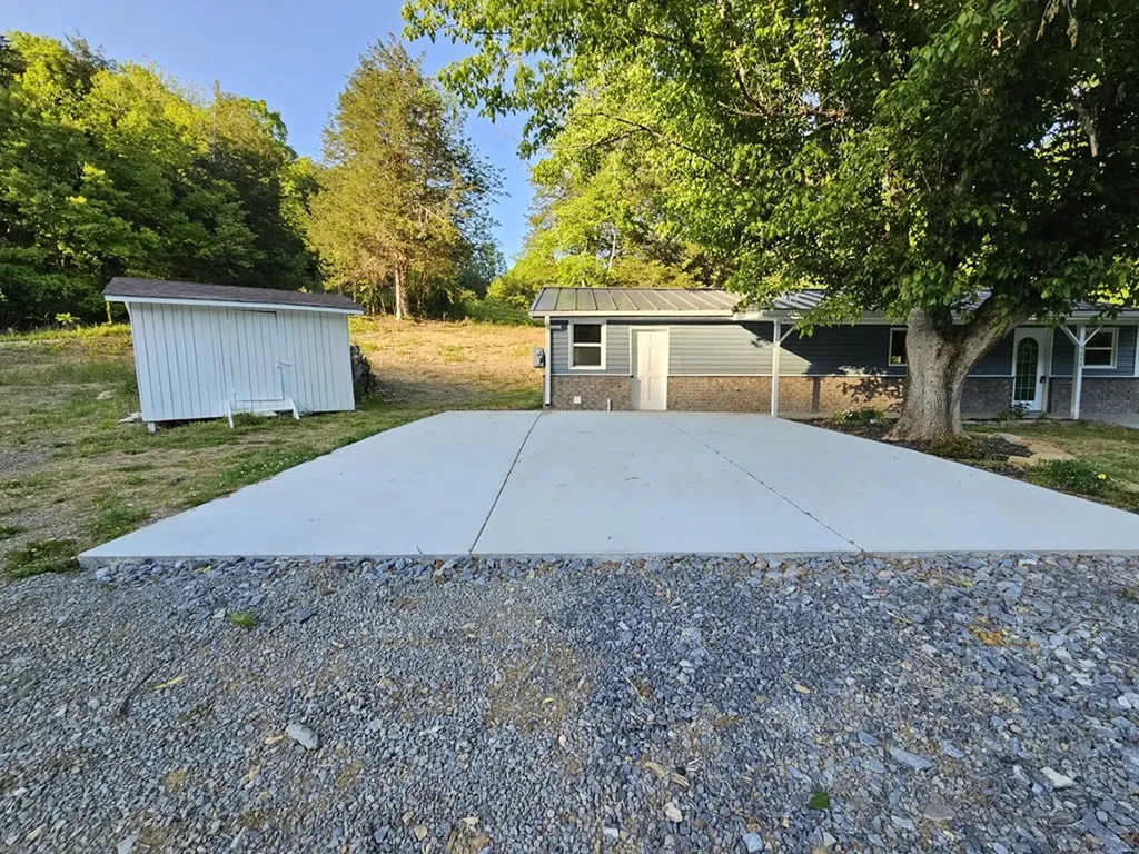 3337 Hartsville Road Lafayette TN 37083
