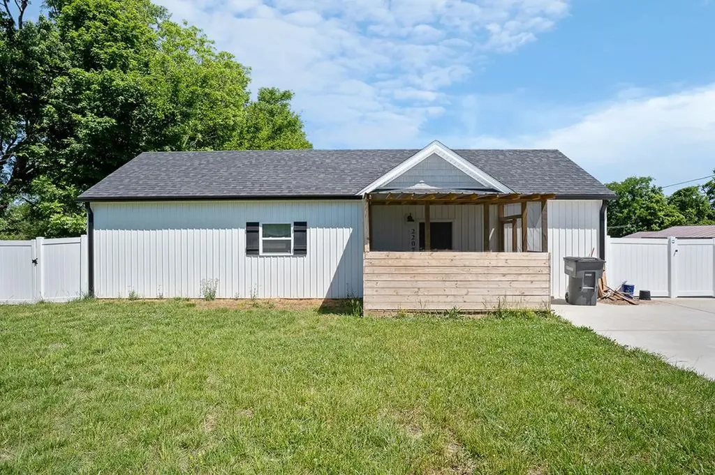 220 E 16th Street Cookeville TN 38501
