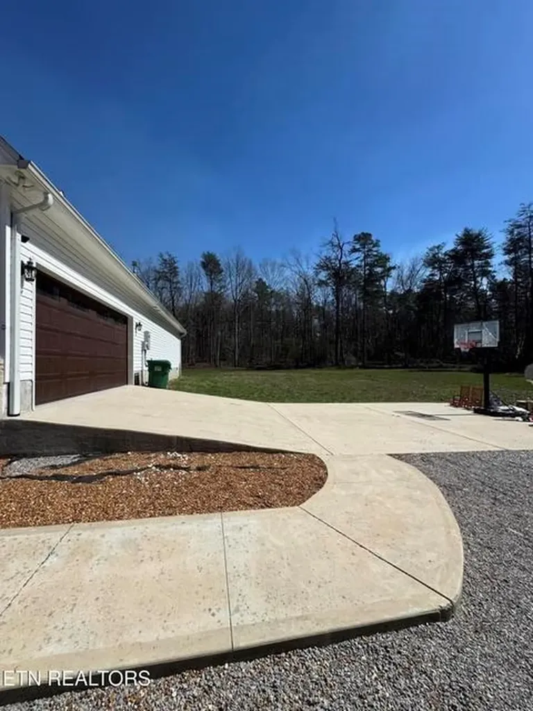 841 Spearhead Circle Clarkrange TN 38553-5054