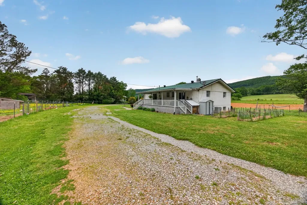 14910 Old State Highway 28 Pikeville TN 37367