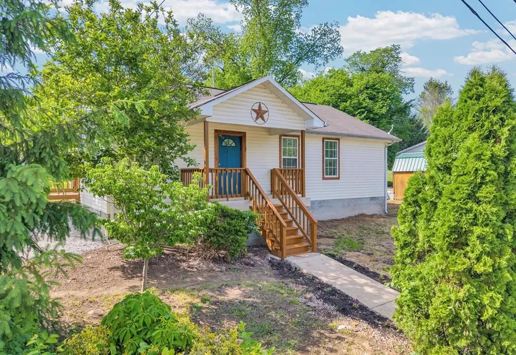 7 N Carter Street Sparta TN 38583