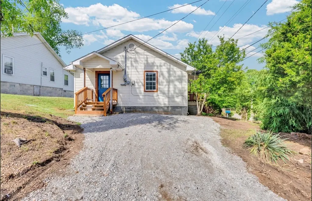 7 N Carter Street Sparta TN 38583