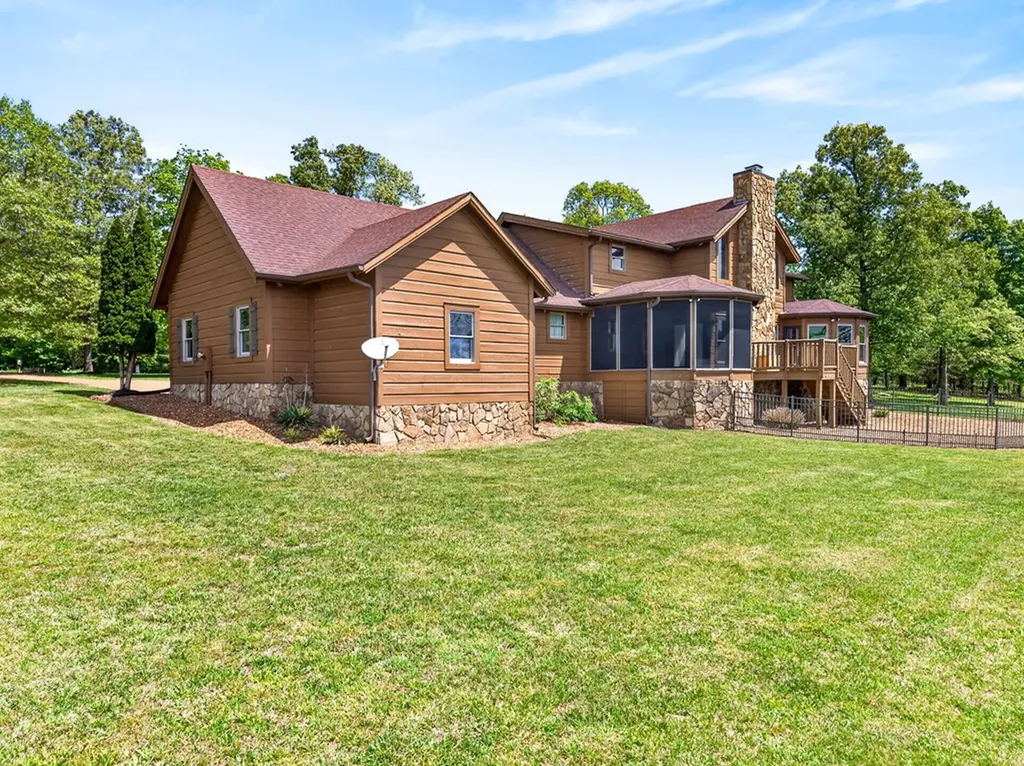 2442 Long Branch Road Spencer TN 38585