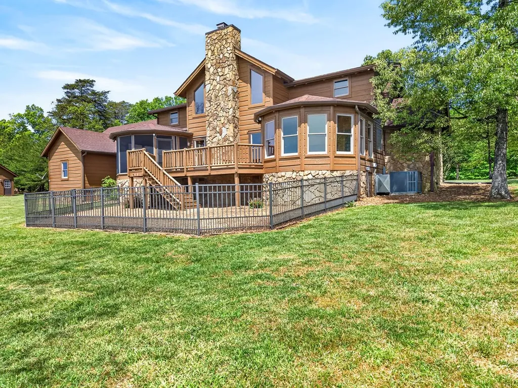 2442 Long Branch Road Spencer TN 38585