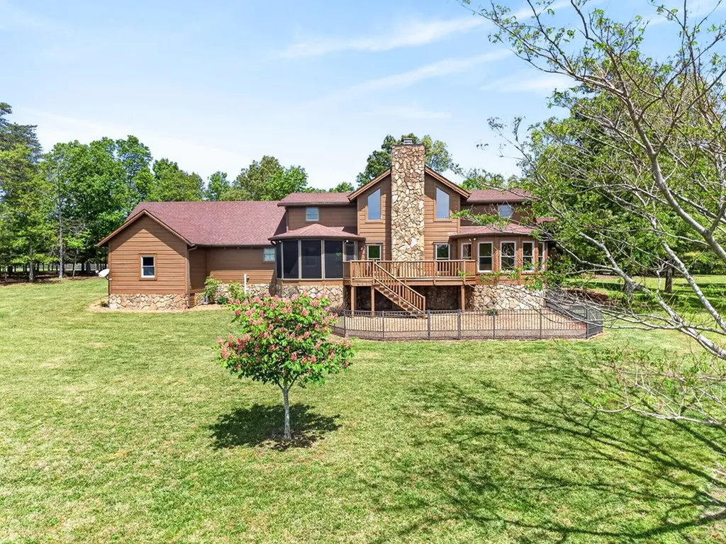 2442 Long Branch Road Spencer TN 38585