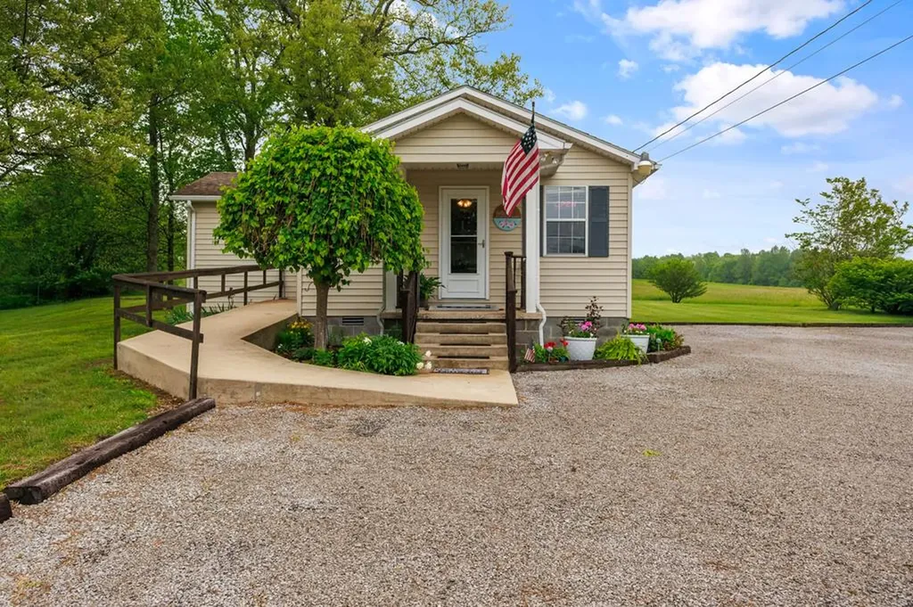 6690 Crossville Highway Sparta TN 38583