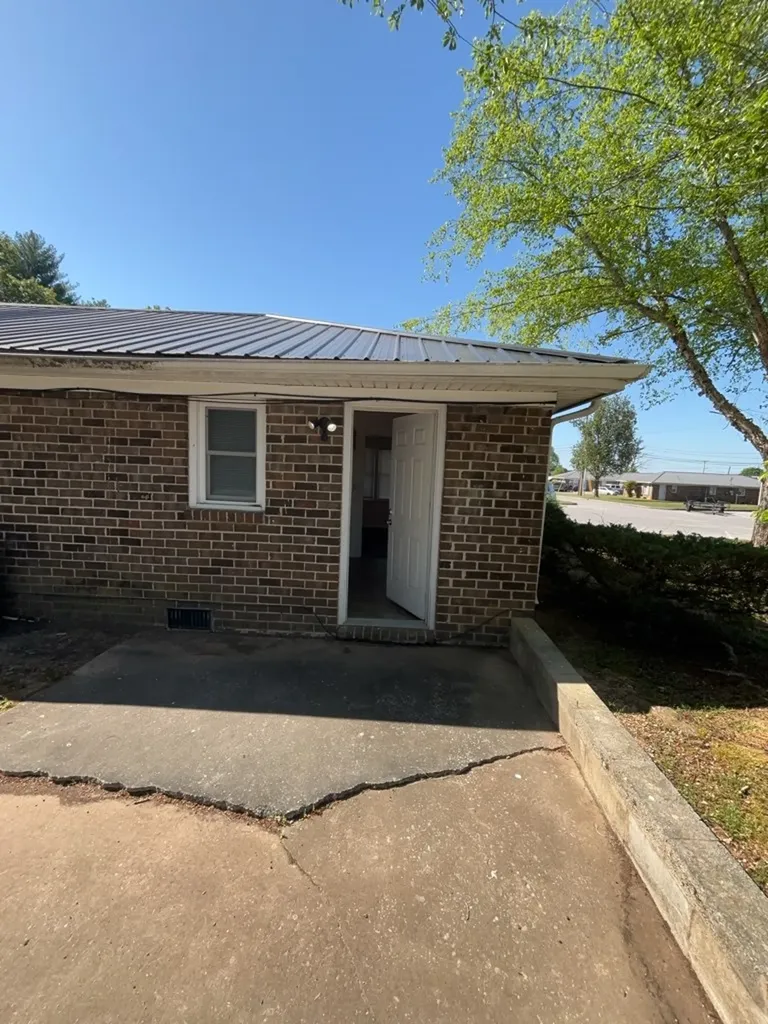 702 N 702 Couch Street - 54 Mcminnville TN 37110
