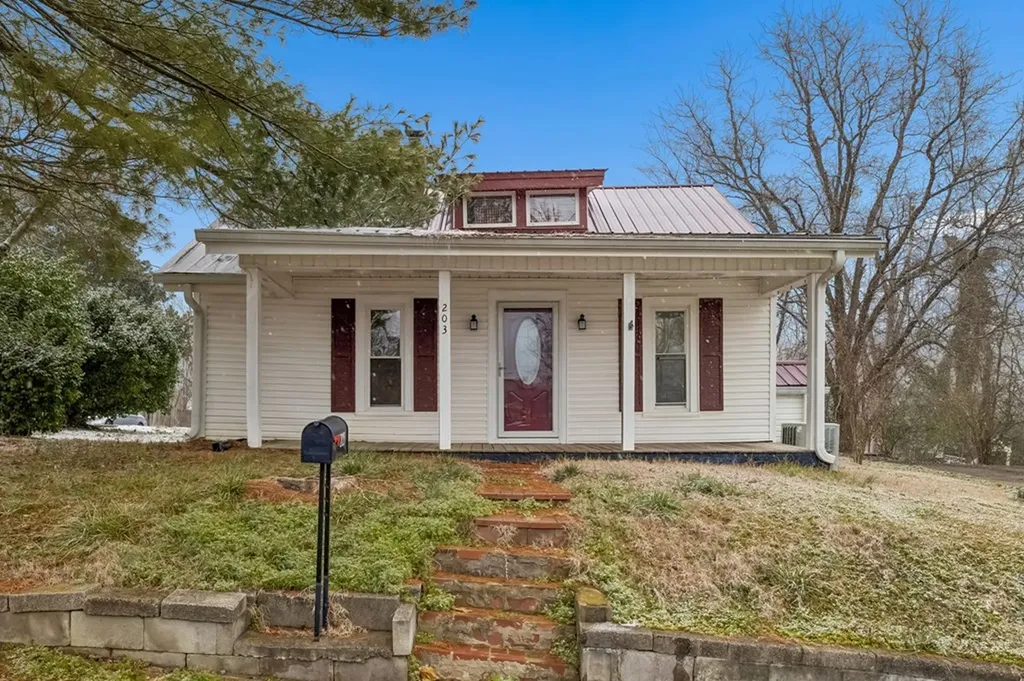 203 Hull Avenue Carthage TN 37030