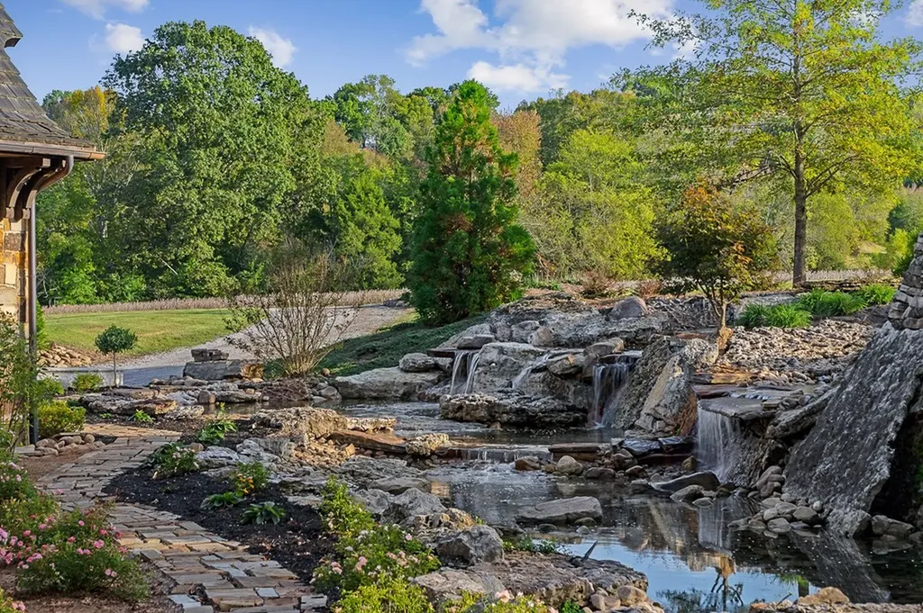 1050 Pine Creek Falls Road Smithville TN 37166