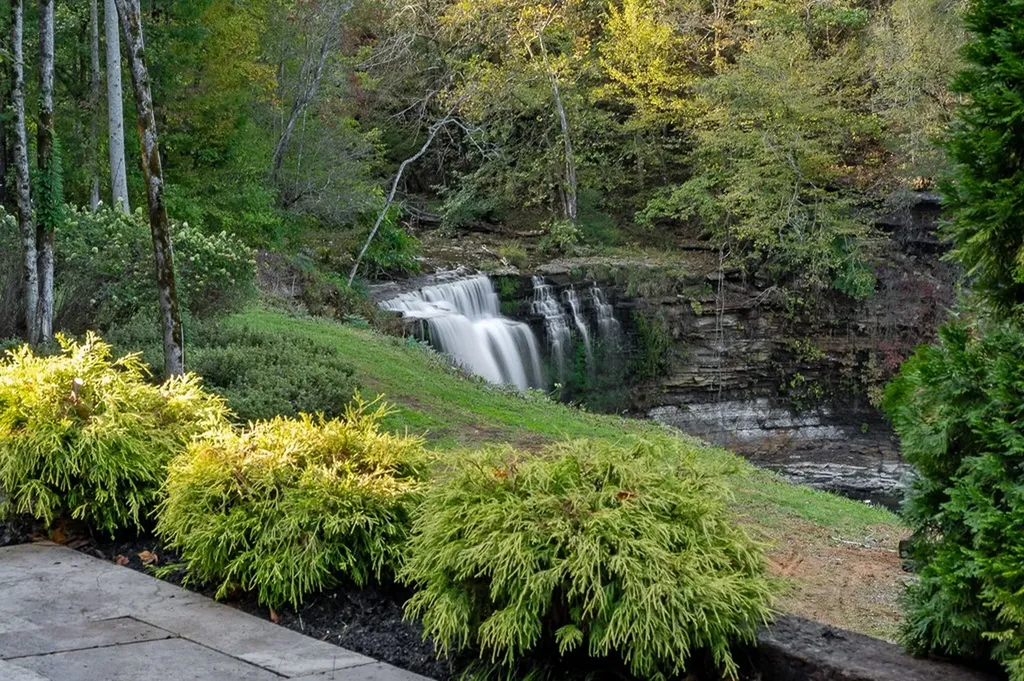 1050 Pine Creek Falls Road Smithville TN 37166