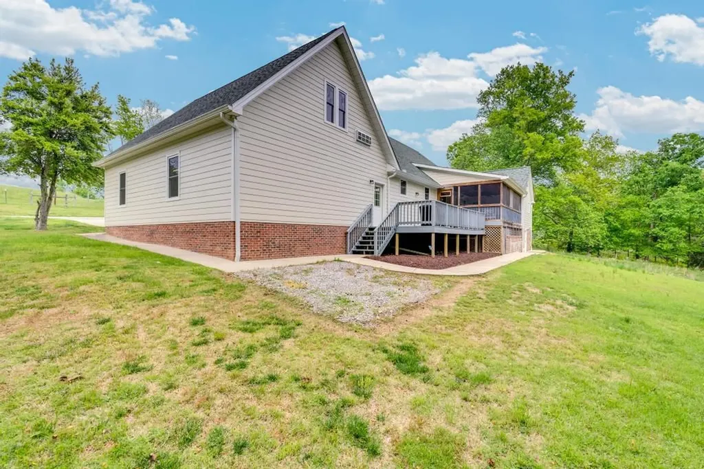 2193 Tollisontown Road Sparta TN 38583