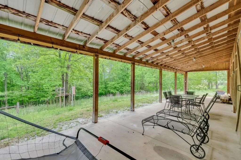 2193 Tollisontown Road Sparta TN 38583