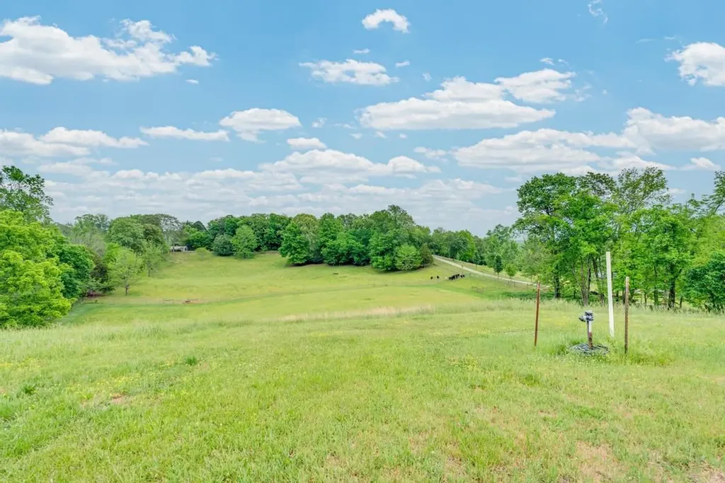 2193 Tollisontown Road Sparta TN 38583