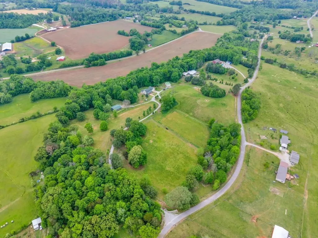 2193 Tollisontown Road Sparta TN 38583
