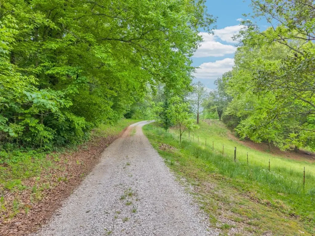 2193 Tollisontown Road Sparta TN 38583
