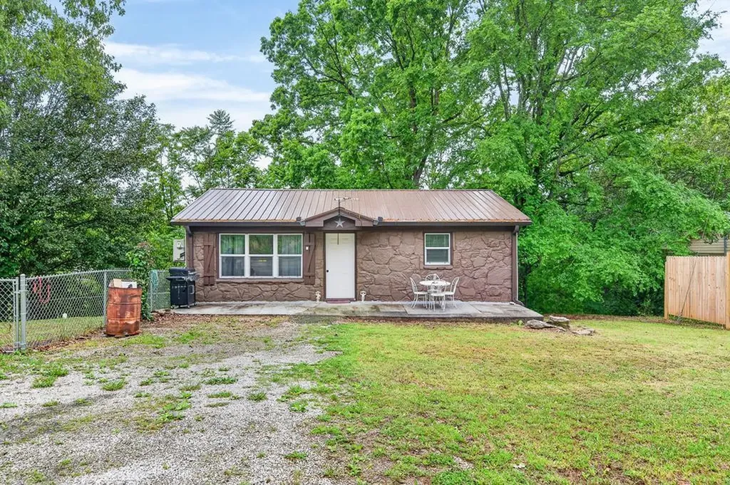 1976 Crossville Highway Sparta TN 38583