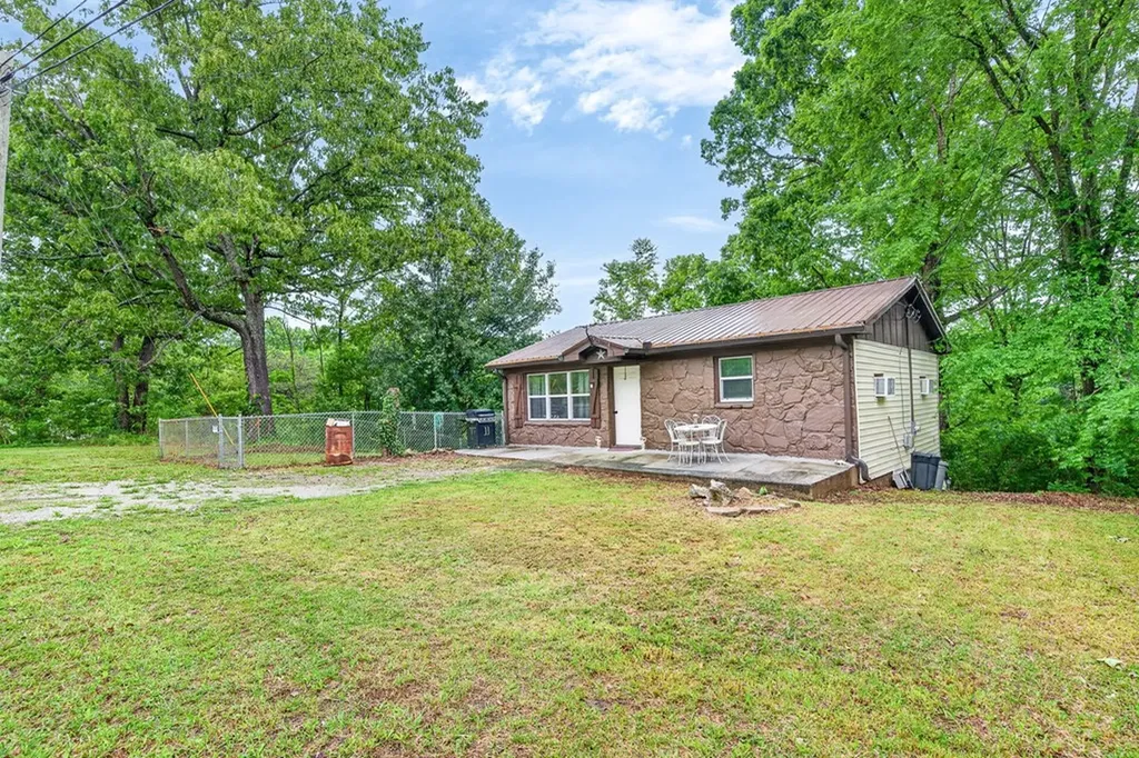 1976 Crossville Highway Sparta TN 38583