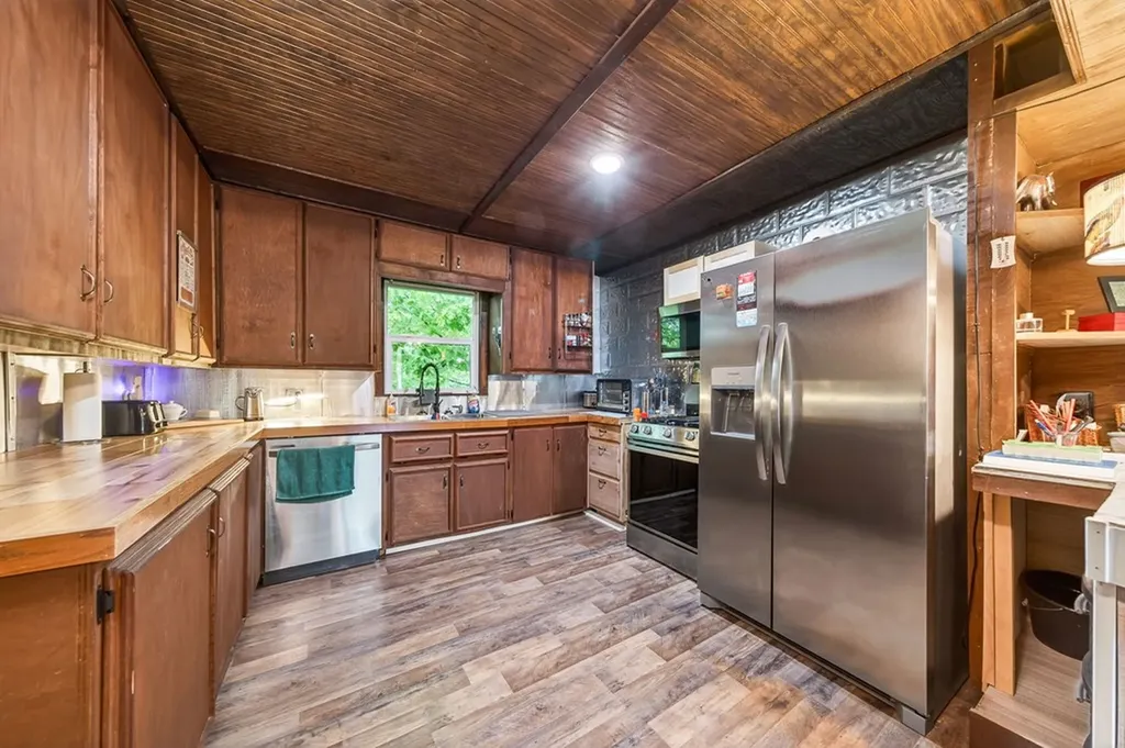 1976 Crossville Highway Sparta TN 38583