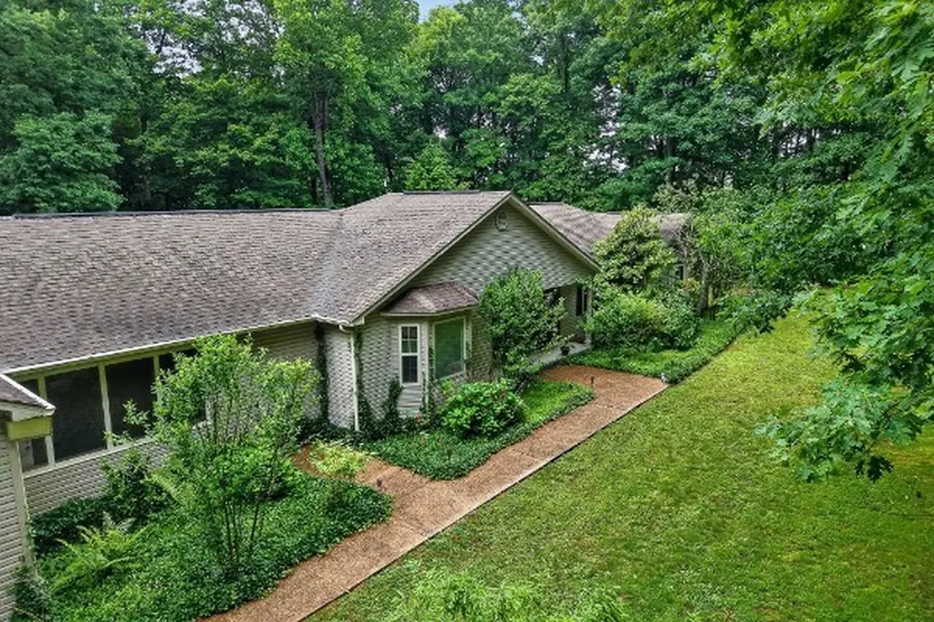 2025 Old Bon Air Road Sparta TN 38583